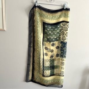 Vintage Elaine Gold patterned scarf made in Italy stylish and pretty!